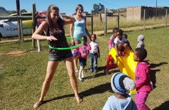 Typhaine and Anke playing with the Children at Sbusisiwe